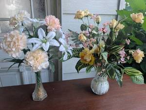 lot 2508 image: Two Glass Flower Vases with Floral Arrangements