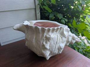 lot 2511 image: Large Shell-Shaped Decorative Bowl with Pink Interior