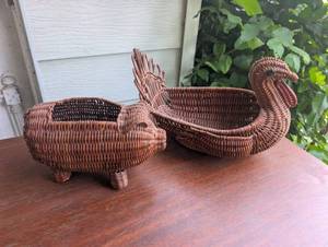 lot 2514 image: Woven Wicker Animal Baskets Turkey and Pig Shaped - 2 ct