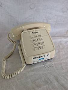 lot 2520 image: Universal Dialing Keyset Push Button Desk Telephone - MDA Property