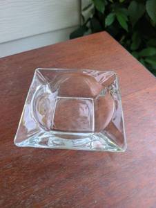 lot 3000 image: Glass Ashtray