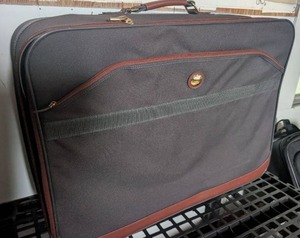 lot 4000 image: Samsonite Suitcase Gray Charcoal with Brown Trim