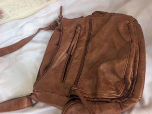 lot 4014 image: Brown Leather Shoulder Bag with Zip Pockets