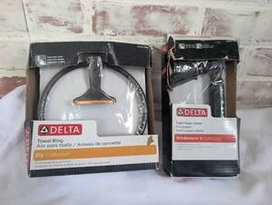 lot 5002 image: Delta Towel Ring Toilet Paper Holder Lot