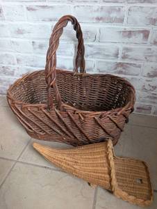 lot 5013 image: Wicker Gathering Basket and Woven Cornucopia Set - 2 ct