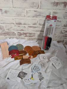 lot 5511 image: Tooley 30-Watt Soldering Iron with Craft Accessories Lot