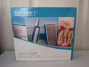 lot 6510 image: Seacret Minerals from the Dead Sea Nail Care Collection