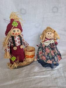 lot 6600 image: Handcrafted Scarecrow and Country Girl Doll Set
