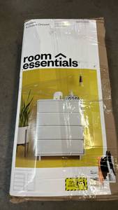 lot 2016 image: Room Essentials Modern 4-Drawer Dresser 32.1 x 19.1 x 39.4 inches