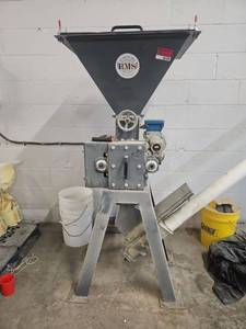 lot 16149 image: RMS Roller Grinder