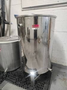 lot 16158 image: Stainless Steel Brew Kettle with Lid and Valve