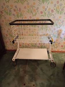 lot 1004 image: Utility Cart.   Very Sturdy.  30 x 37 x 24