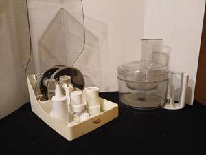 lot 1105 image: Kitchen Aid food processor
