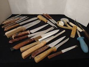 lot 1107 image: Kitchen knives