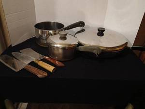 lot 1114 image: Pots and pans with knives
