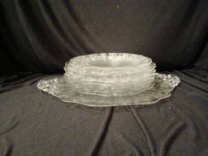 lot 1118 image: Etched glassware plates and platter
