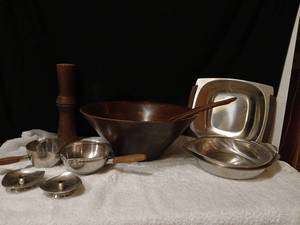 lot 1124 image: Salad bowl with serving utensils,  grinder, and miscellaneous