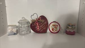 lot 1205 image: Decorative Accents Lot
