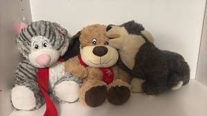 lot 1234 image: Plush Stuffed Animals