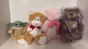 lot 1237 image: Plush Stuffed Animals