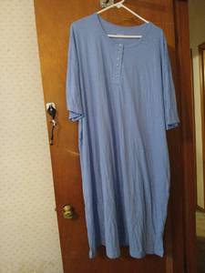 lot 1302 image: Womens 3x nightshirts 5, 3, 3x shirts