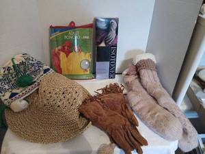 lot 1308 image: Miscellaneous  womens gloves. Hats,and stockings.