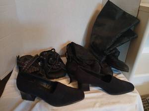 lot 1329 image: Womens shoes 8910