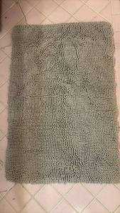 lot 1411 image: Microfiber Bath Mat with Non-Slip Backing Dusty Rose