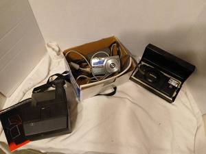 lot 1423 image: Cameras Olympus Stylus 1000 Digital Polaroid 600 Series Sun 660