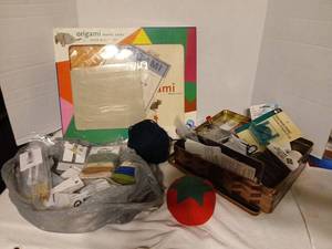 lot 1428 image: Origami Made Easy Book & Gift Set with Craft Supplies Lot