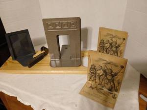 lot 1440 image: Book ends, cds