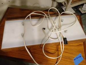 lot 1441 image: Philips Under-Cabinet Fluorescent Light Fixture  needs bulbs