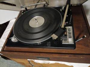 lot 1446 image: Benjamin Miracord Record Player Turntable with Wood Base and Dust Cover
