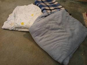 lot 1506 image: Blankets and Throws with matching curtains