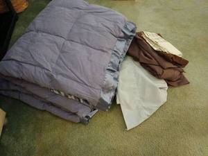 lot 1509 image: Full,  Comforter and  Sheets