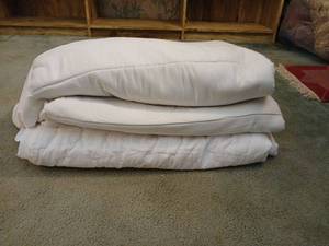 lot 1510 image: Mattress  pads, full