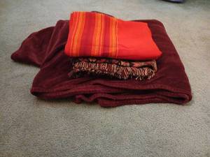 lot 1511 image: King blanket with throws