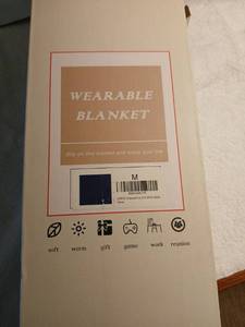 lot 1514 image: Wearable Blanket