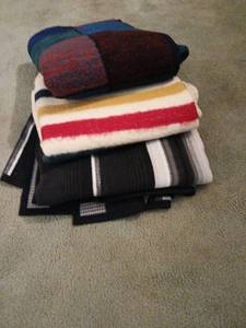 lot 1515 image: Throws