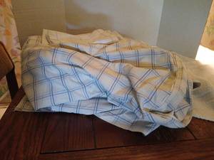 lot 1518 image: Bed Linens and Comforter Lot Plaid and Floral Patterns