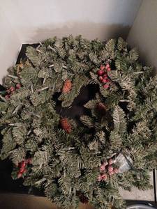 lot 1523 image: Snowman Figure with 30in wreath