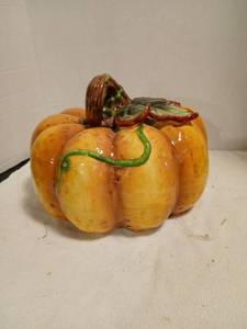 lot 1536 image: Signature Home Collection 2-Piece Decorative Pumpkin and Turkey Set