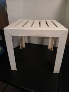 lot 1538 image: White Slatted Top Side Table and laundry basket