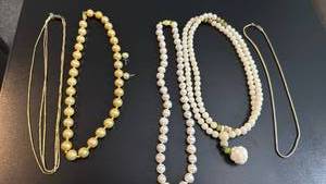 lot 1611 image: Womens jewelry
