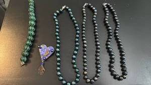 lot 1614 image: Womens jewelry