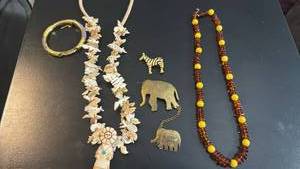 lot 1625 image: Womens jewelry