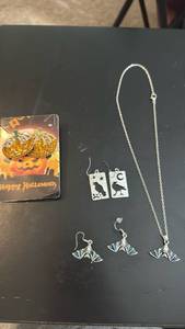 lot 1628 image: Halloween jewelry