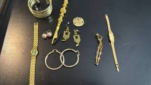 lot 1635 image: Womens jewelry