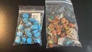 lot 1638 image: Craft beads