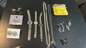 lot 1642 image: Womens jewelry